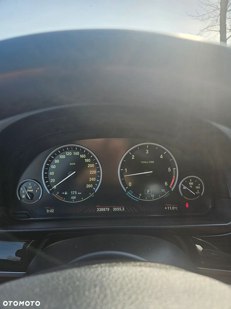 BMW Seria 5 535d xDrive - 23