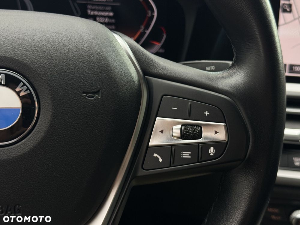 BMW Seria 3 318i - 25