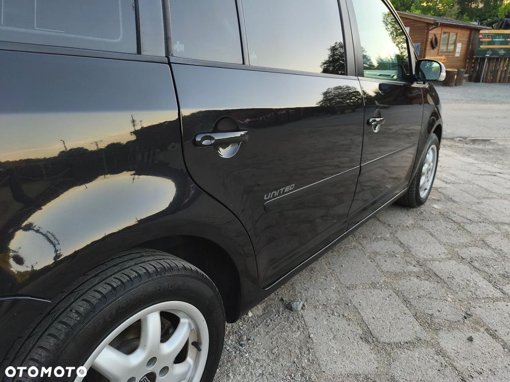 Volkswagen Touran - 13