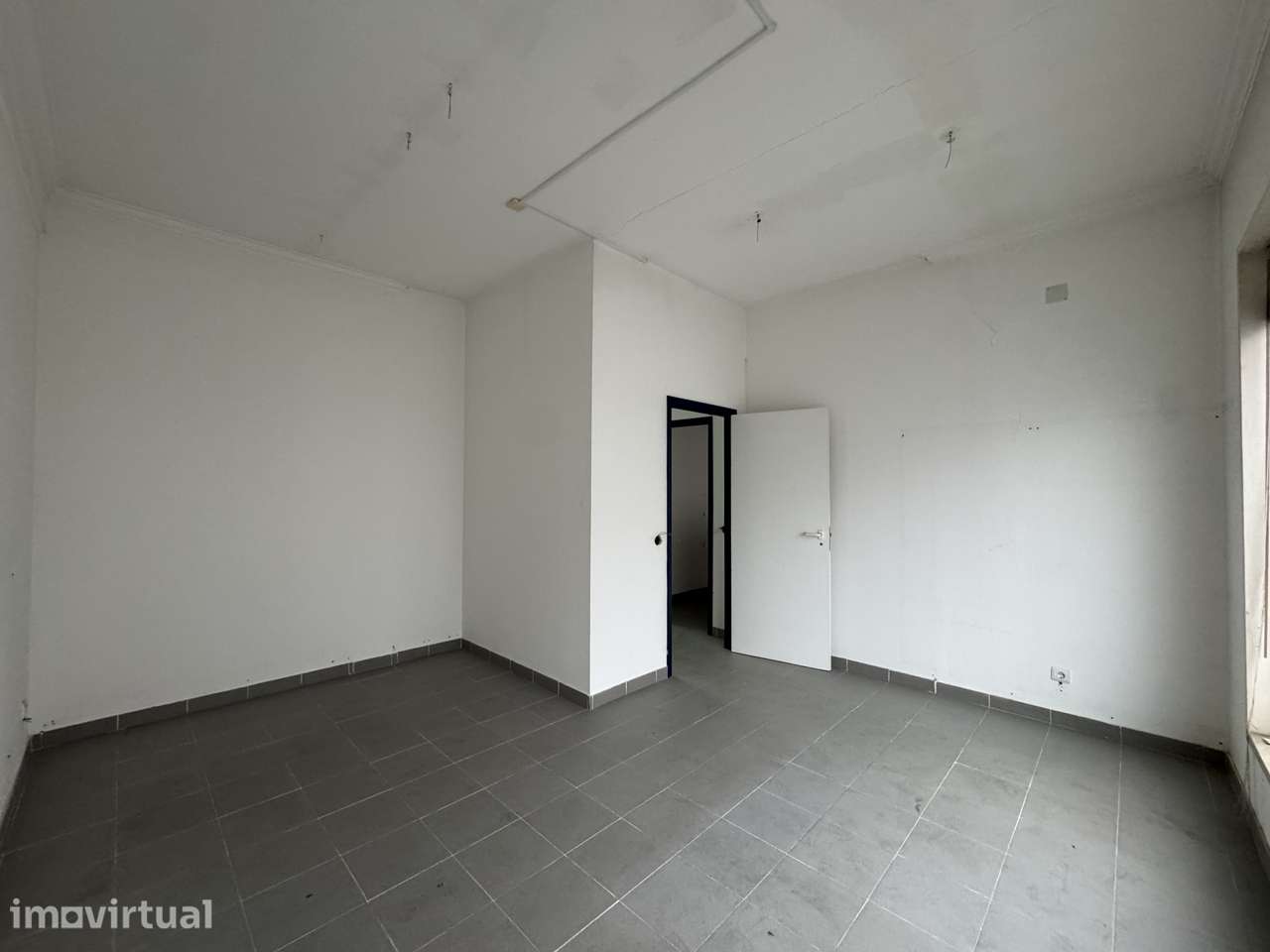 Escritório/Comércio com Montra em Chamusca - 80m² - Grande imagem: 2/11