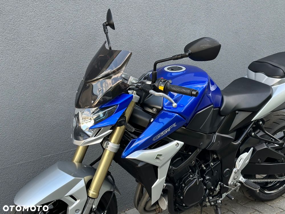 Suzuki GSR - 11