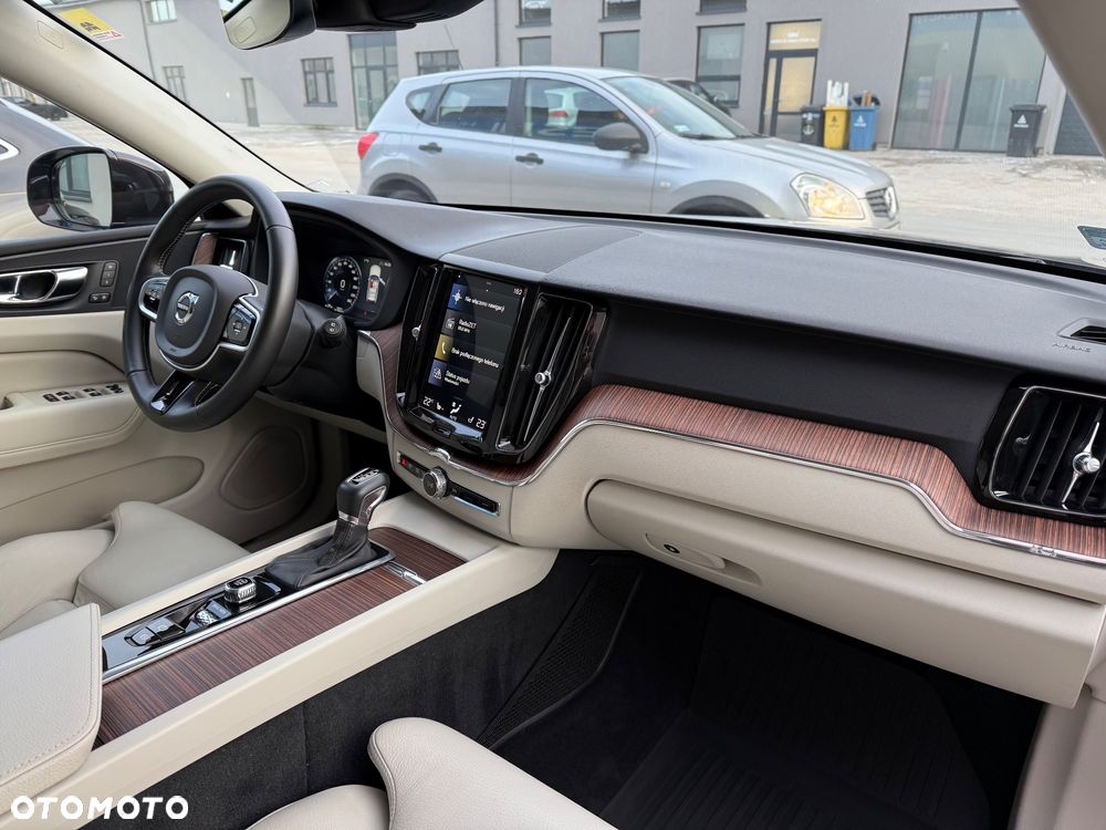 Volvo XC 60 D4 Momentum - 24