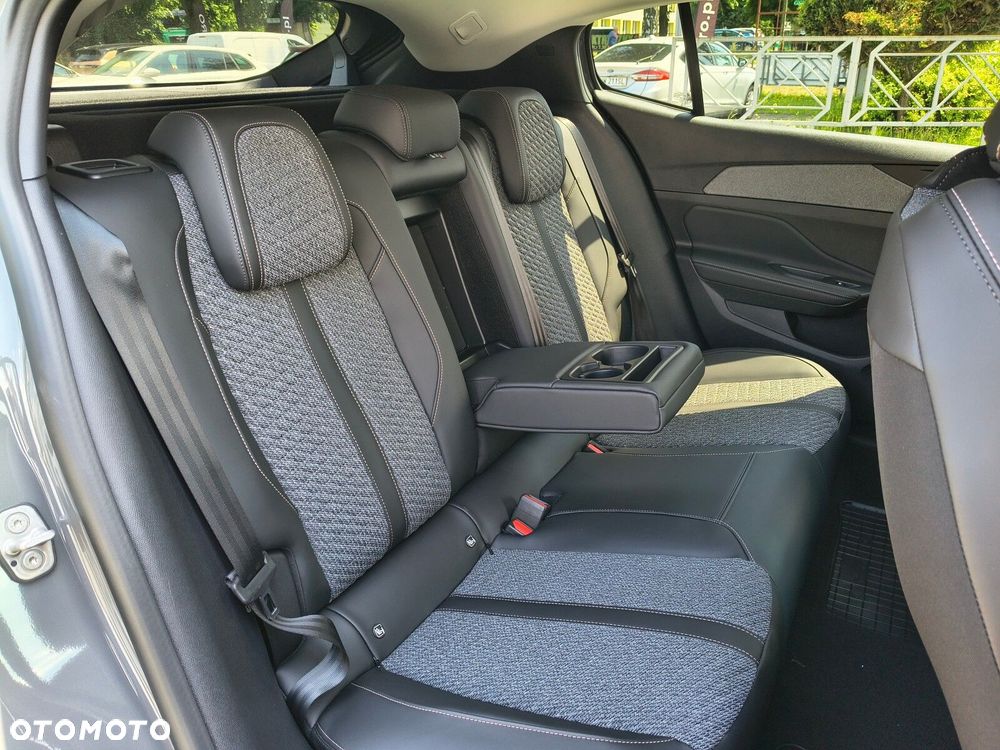 Peugeot 408 - 15