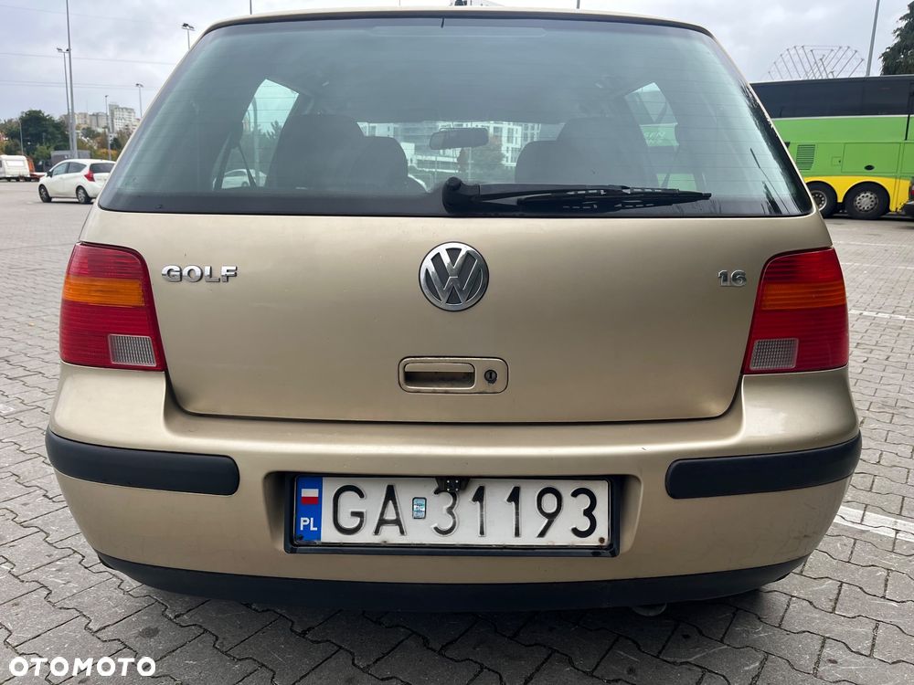 Volkswagen Golf - 6