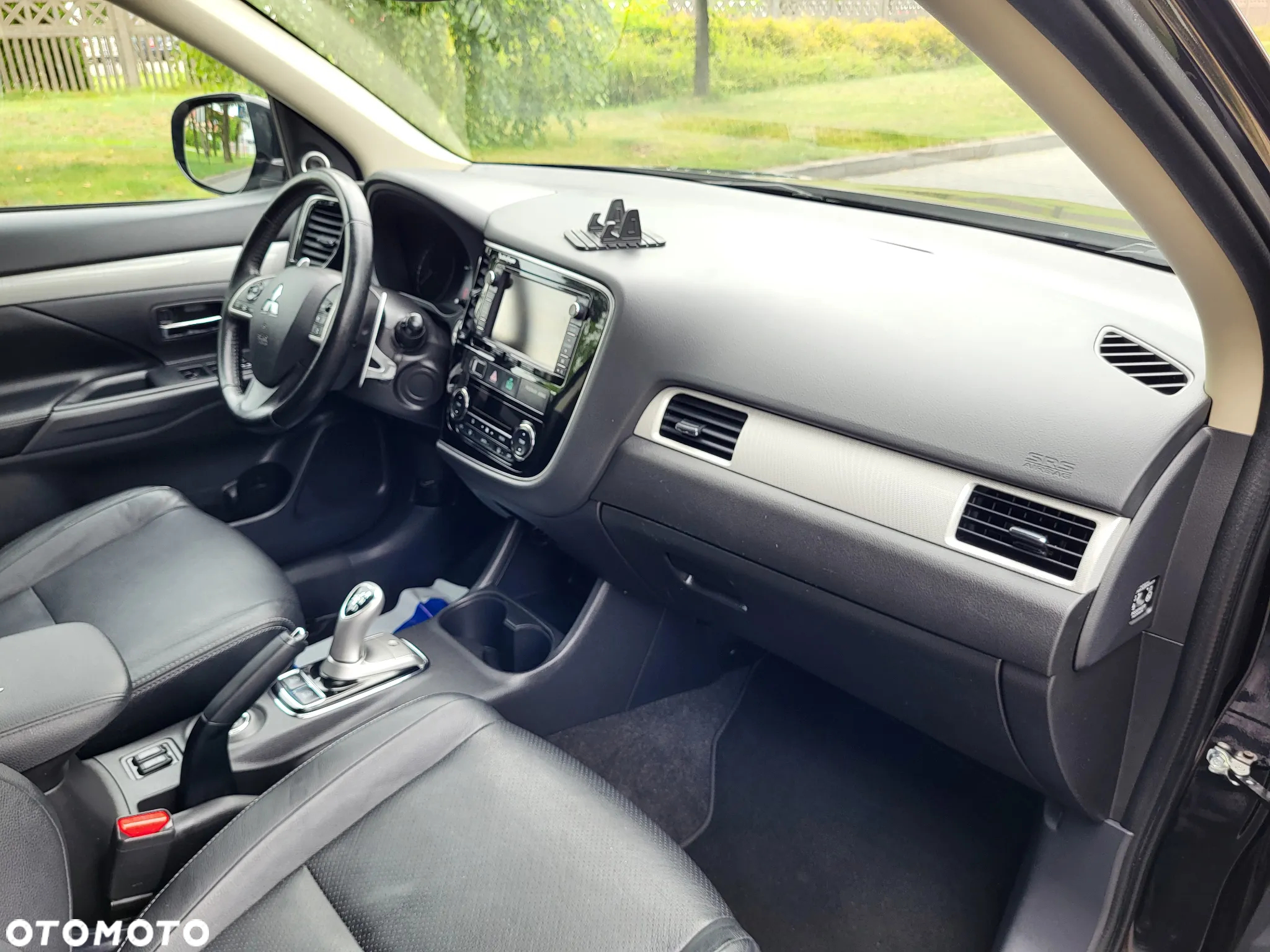 Mitsubishi Outlander ver-2-4-4wd-plug--in-hybrid-intro-edition - 19