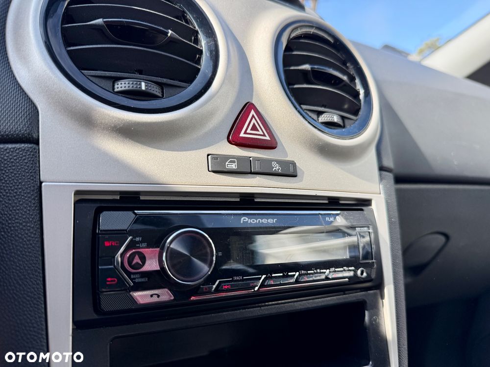 Opel Corsa 1.2 16V Essentia - 11