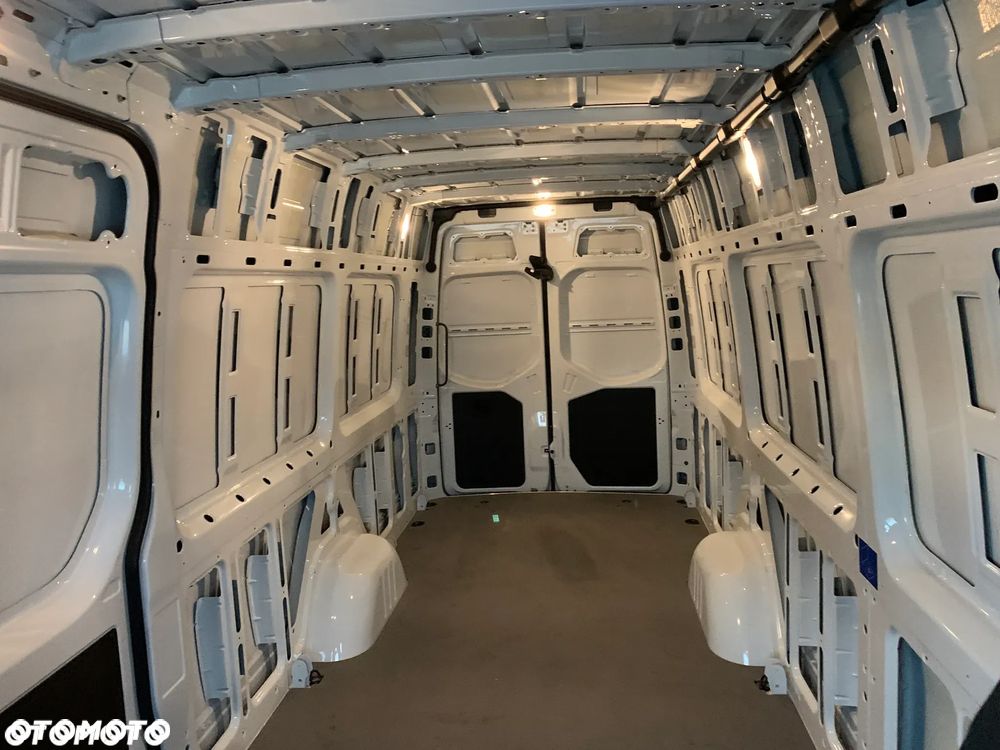 Mercedes-Benz Sprinter - 5