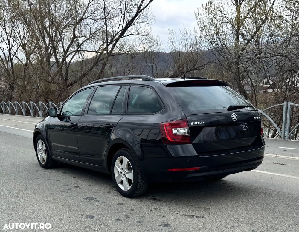 Skoda Octavia 1.6 TDI DSG Ambition - 8