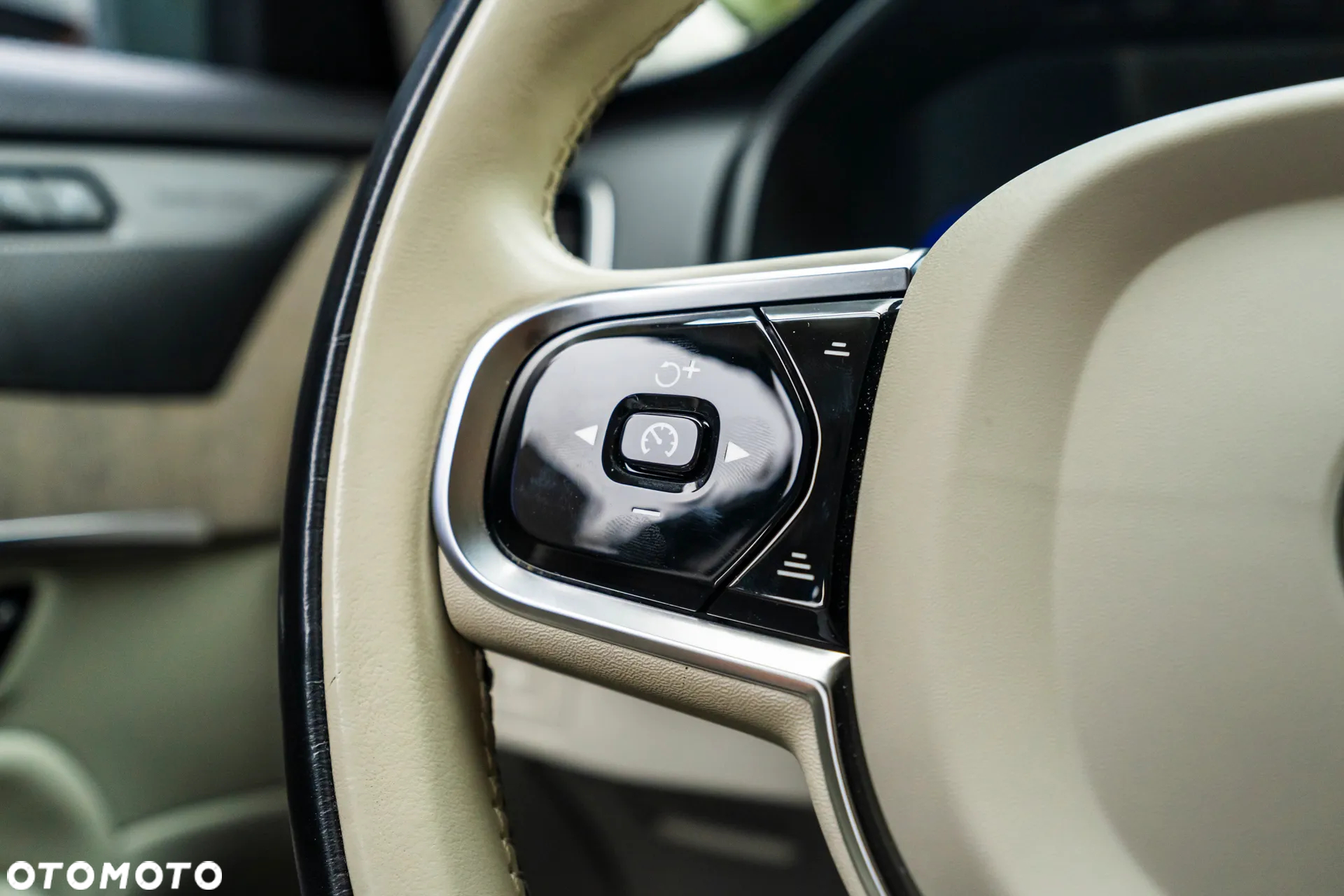 Volvo XC 90 T8 AWD Plug-In Hybrid Plus Bright 7os - 31
