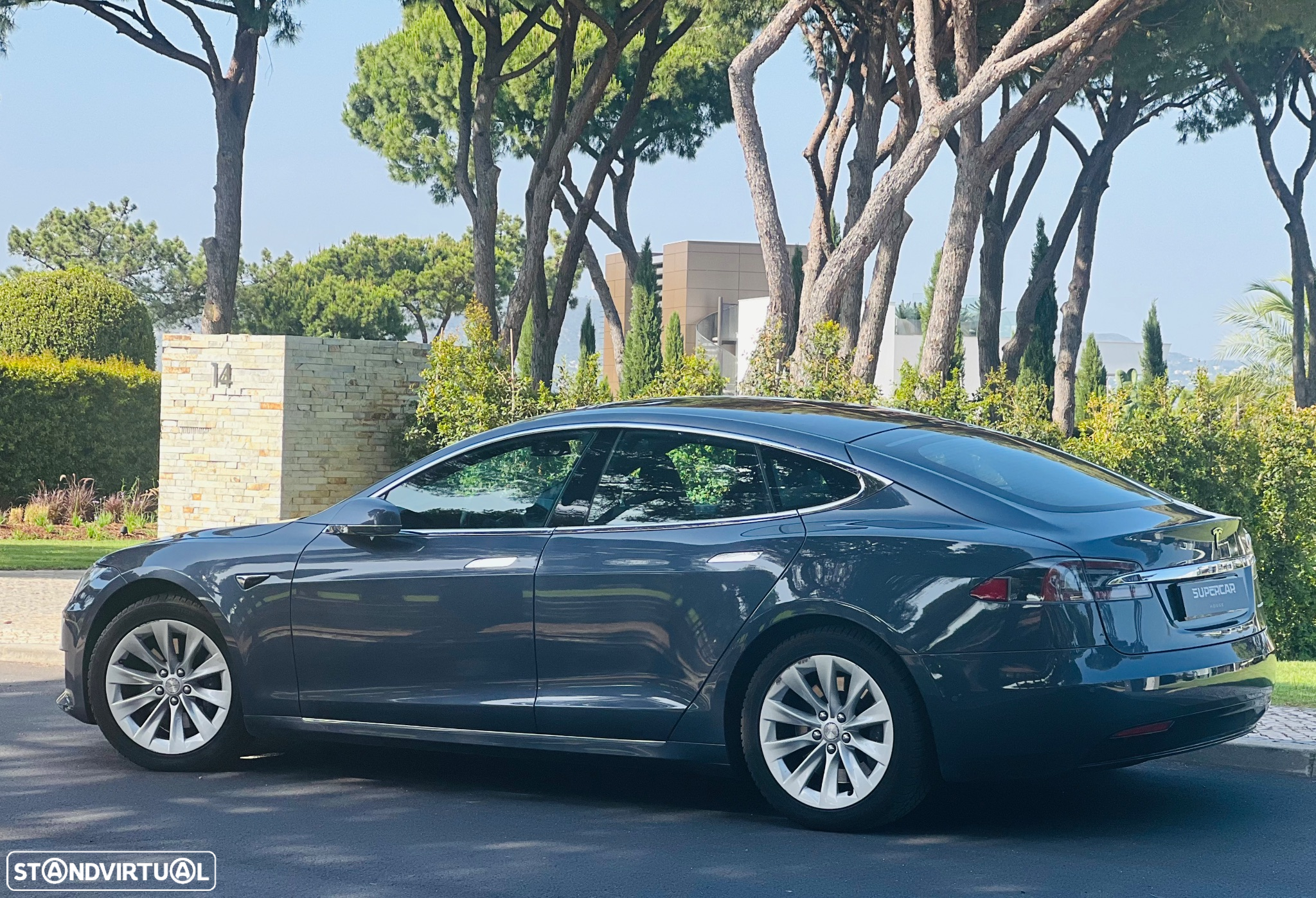 Tesla Model S Long Range - 17