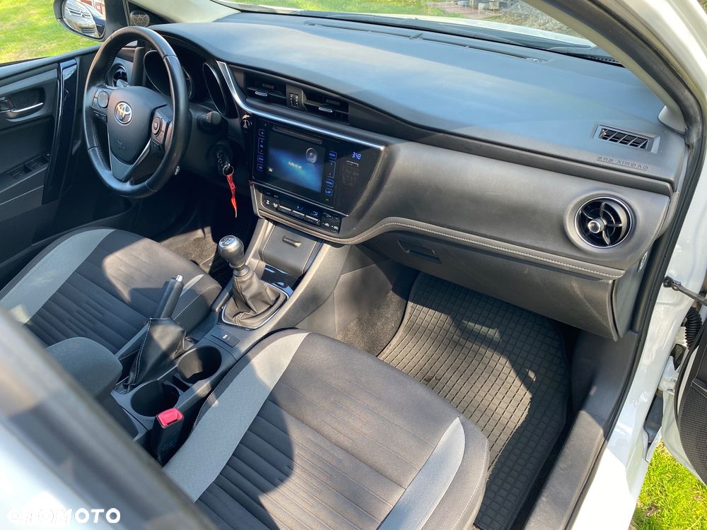 Toyota Auris 1.6 Valvematic Executive - 24