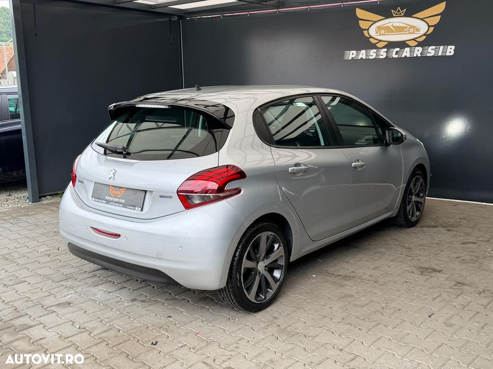 Peugeot 208 1.2 L PureTech ETG Allure - 10