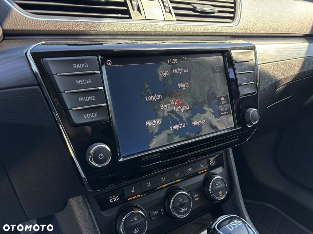 Skoda Superb 2.0 TDI Sportline DSG - 19