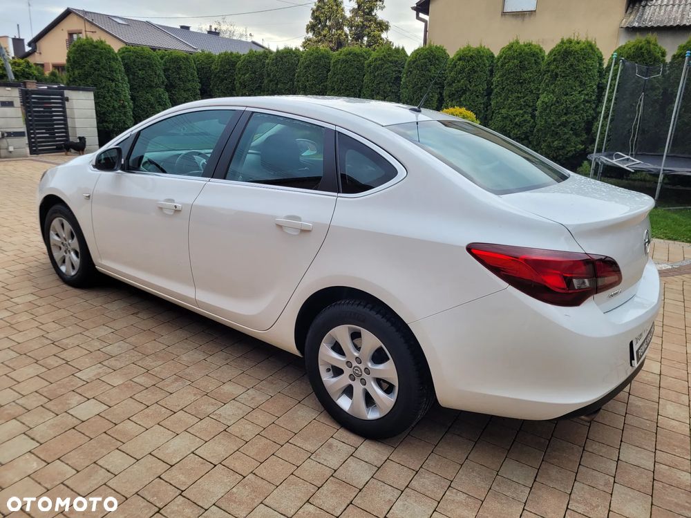 Opel Astra IV 1.4 T Business EU6 - 11