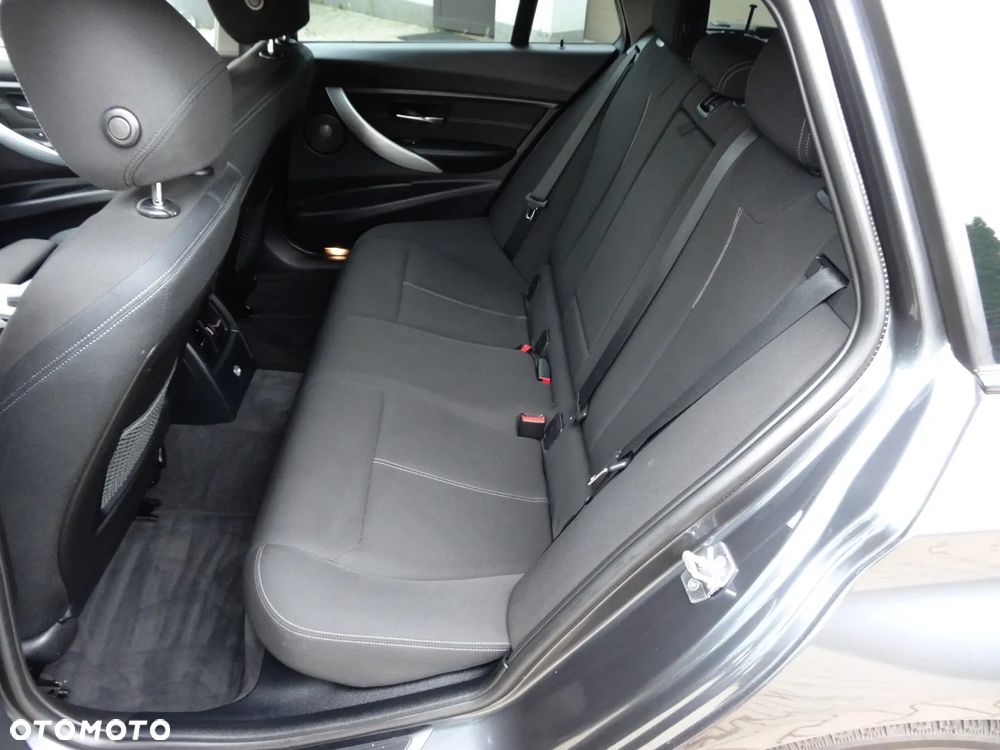 BMW Seria 3 318d Sport Line - 24