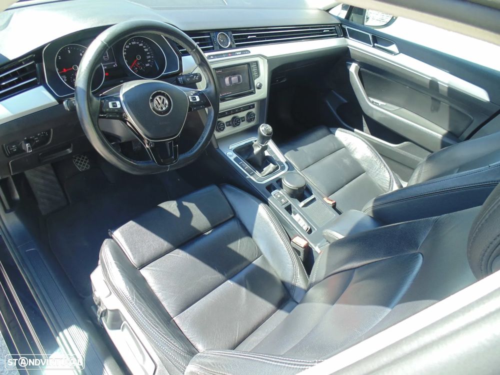 VW Passat 1.6 TDI Highline - 21