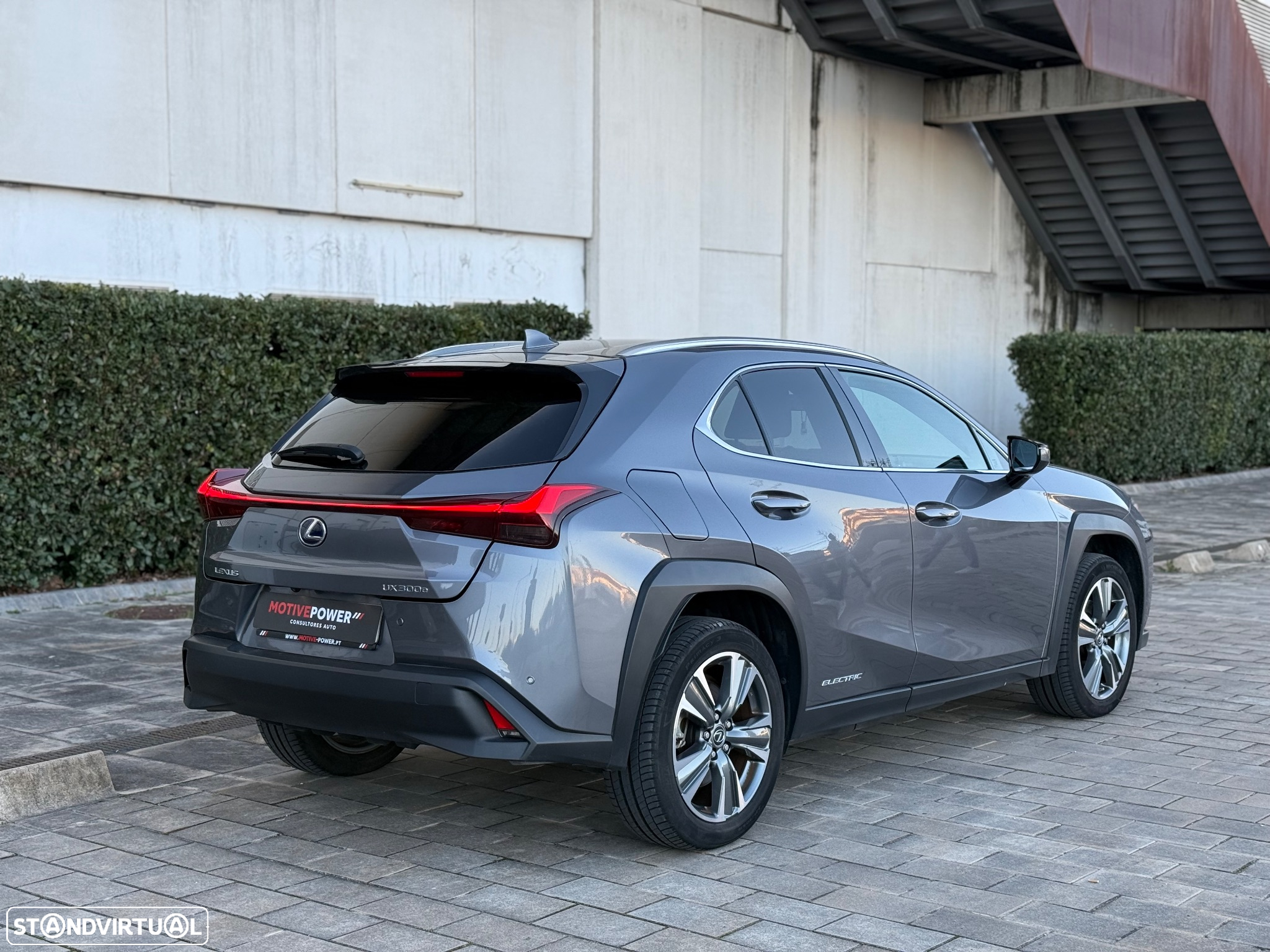 Lexus UX 300e Premium - 8