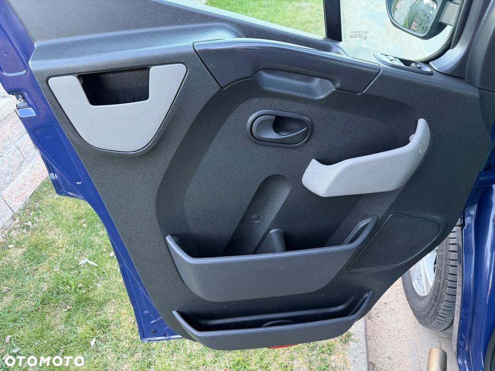 Renault MASTER 5 OSÓB - 22