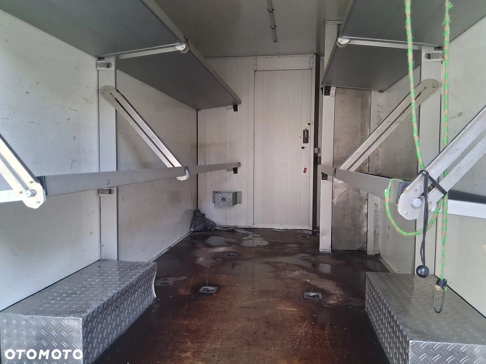 Mercedes-Benz Sprinter - 14