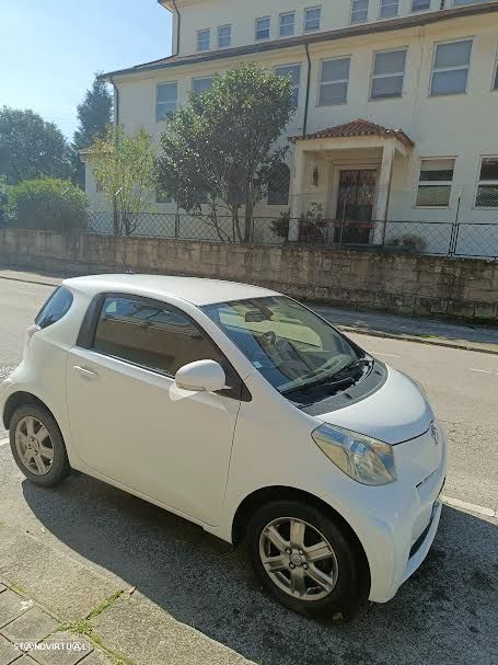 Toyota iQ 1.0 + - 1