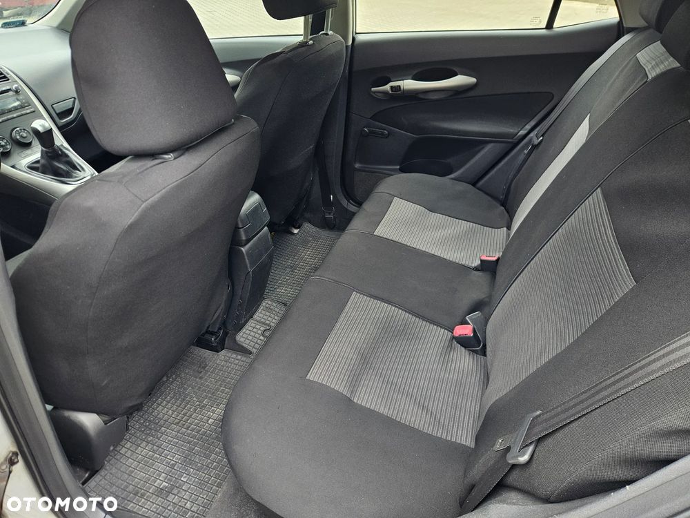 Toyota Auris 1.4 D-4D Luna - 12