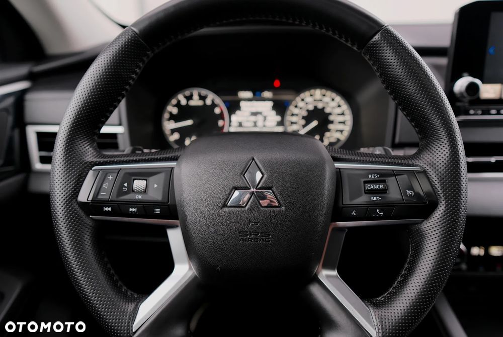 Mitsubishi Outlander - 23