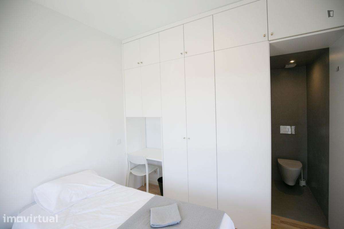 Quarto - localizado em Carcavelos Lisbon - Grande imagem: 4/29