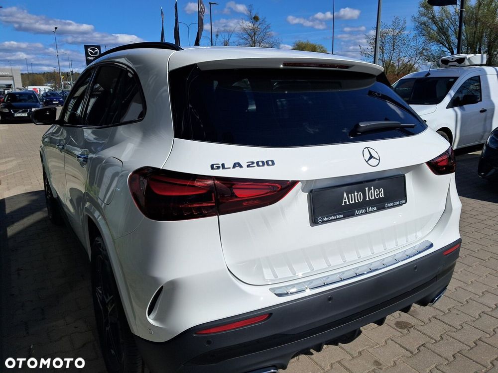 Mercedes-Benz GLA - 16