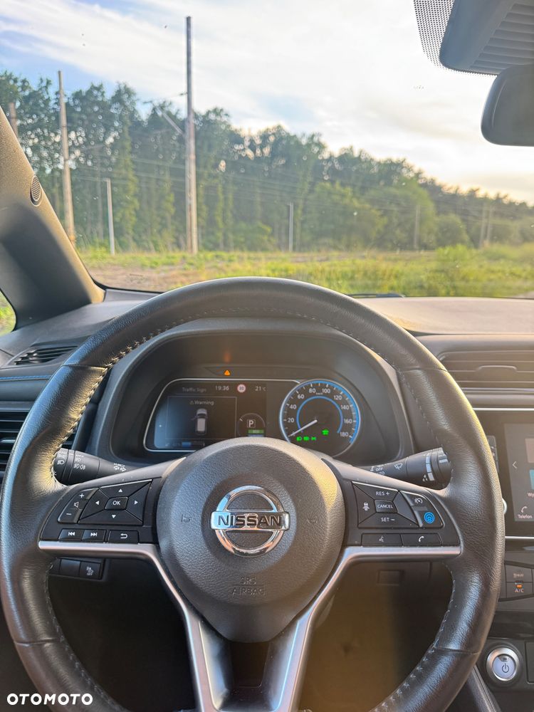 Nissan Leaf - 25