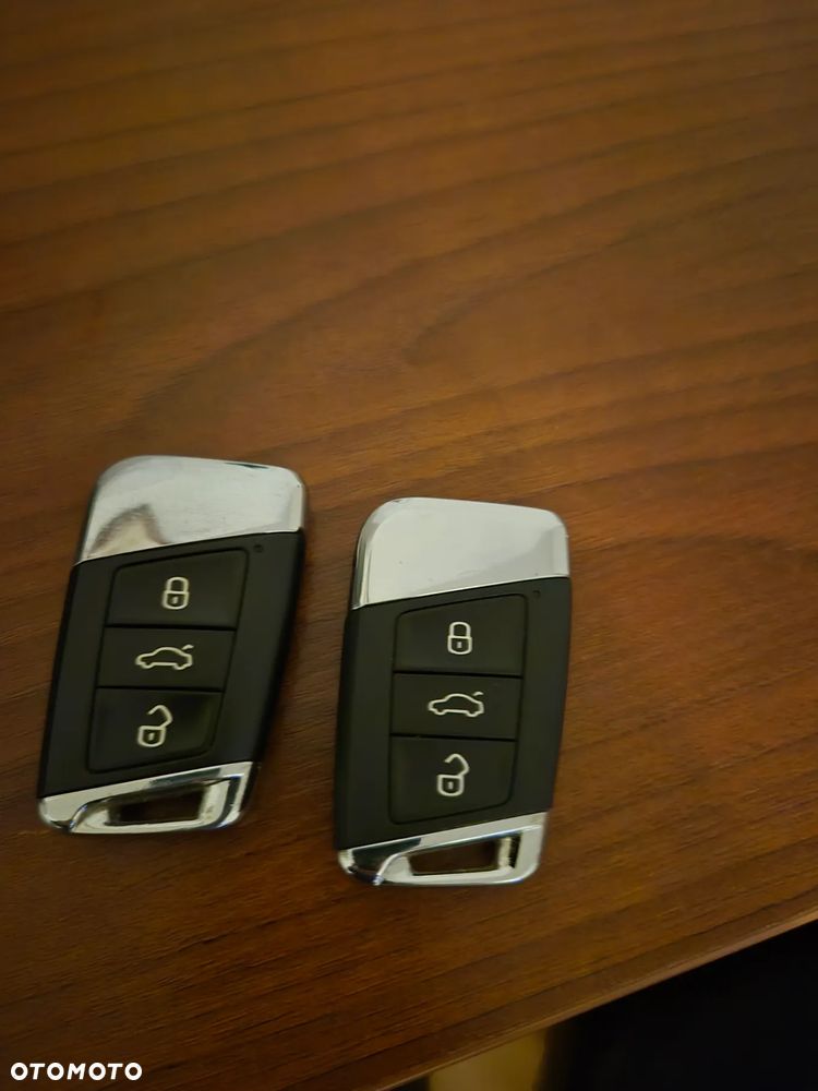 Volkswagen Passat - 20