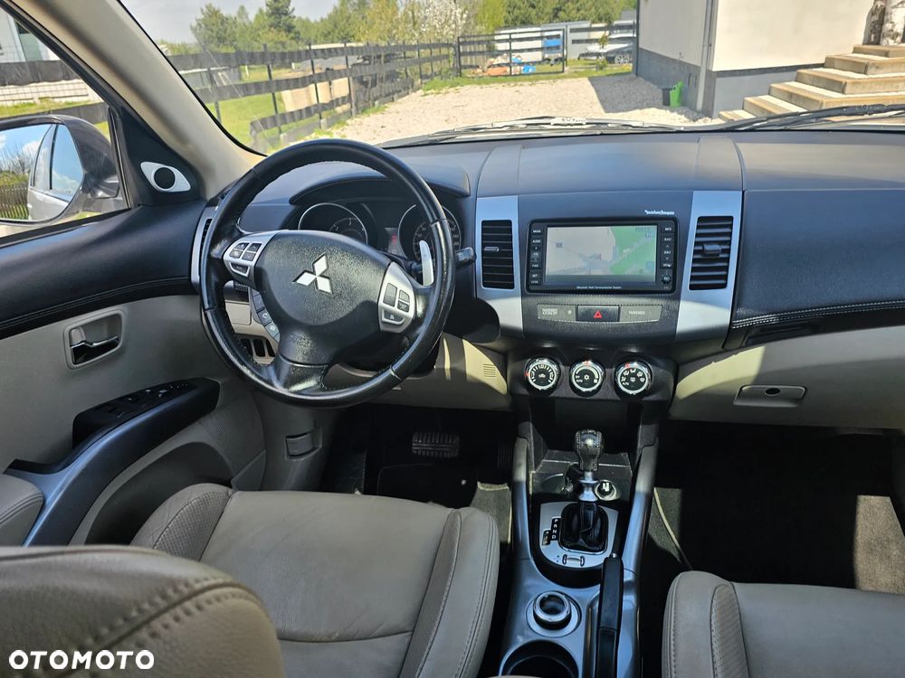 Mitsubishi Outlander - 6