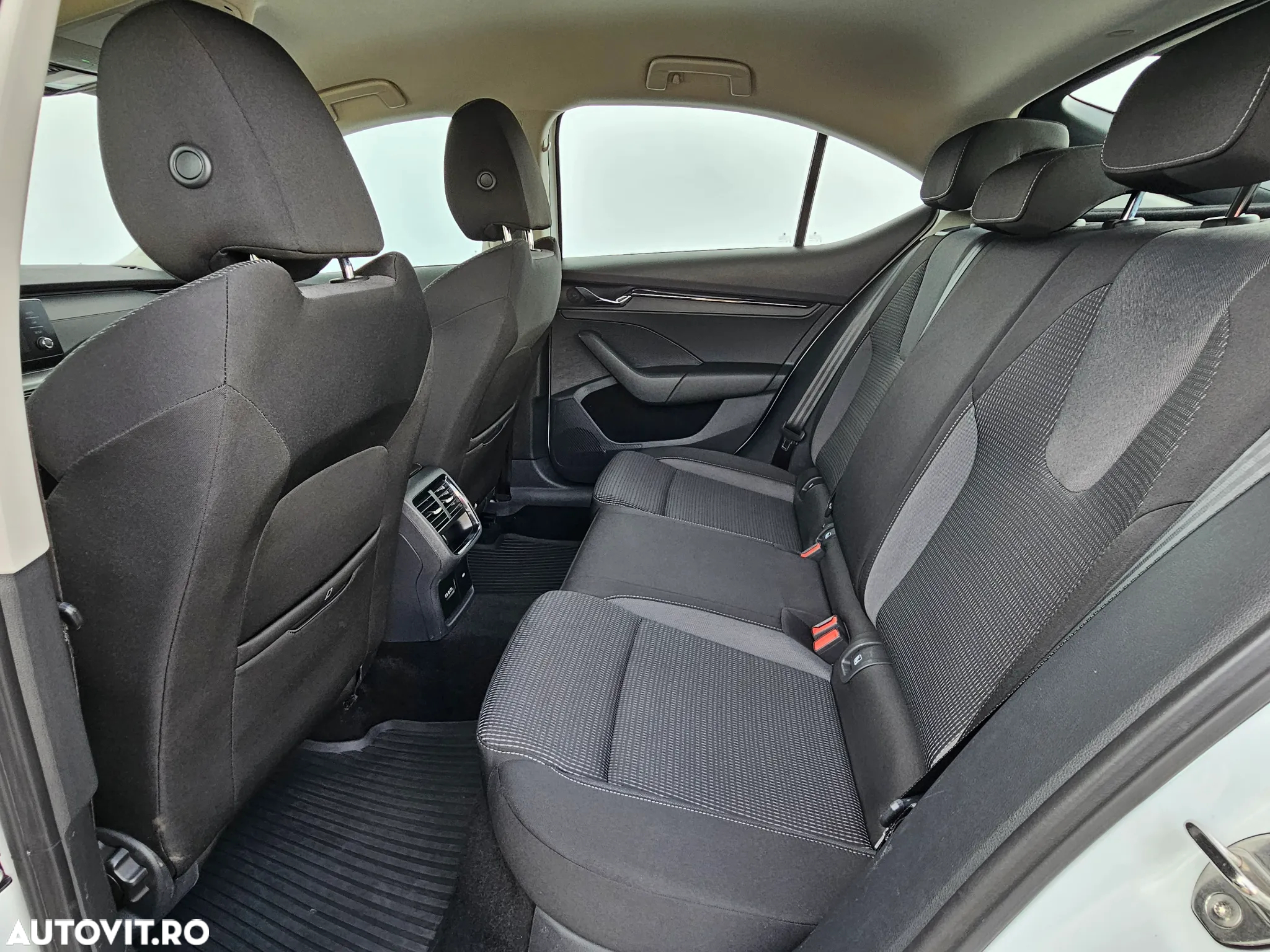 Skoda Octavia 2.0 TDI DSG Ambition - 21