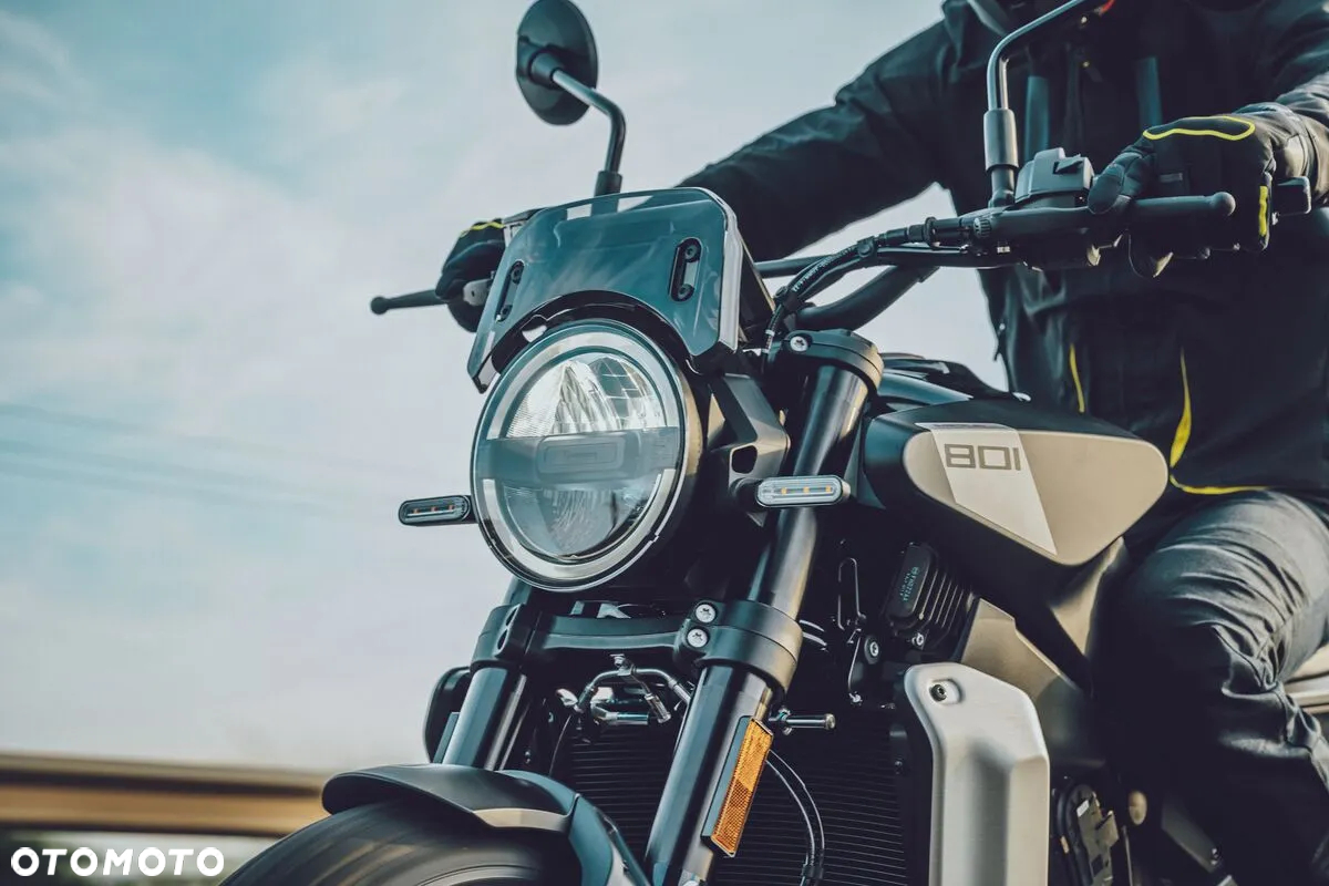 Husqvarna Svartpilen - 12
