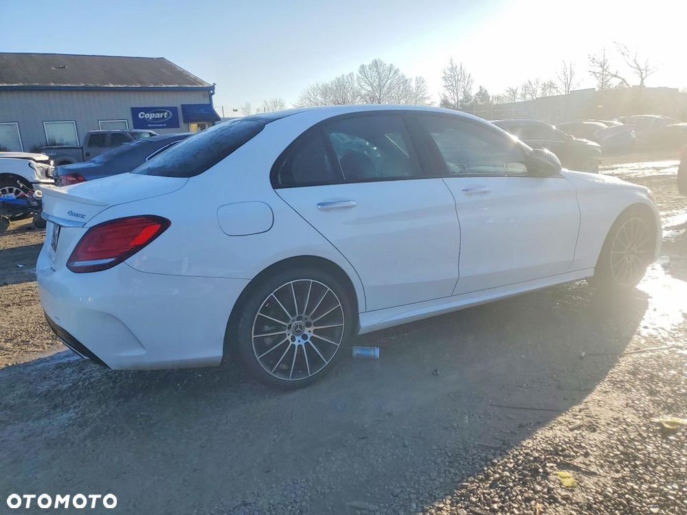 Mercedes-Benz Klasa C 300 9G-TRONIC AMG Line - 3