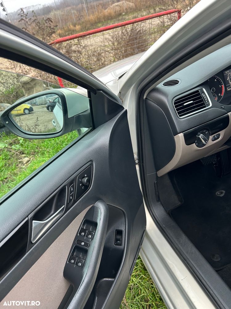 Volkswagen Jetta 1.6 TDI DSG Comfortline - 20