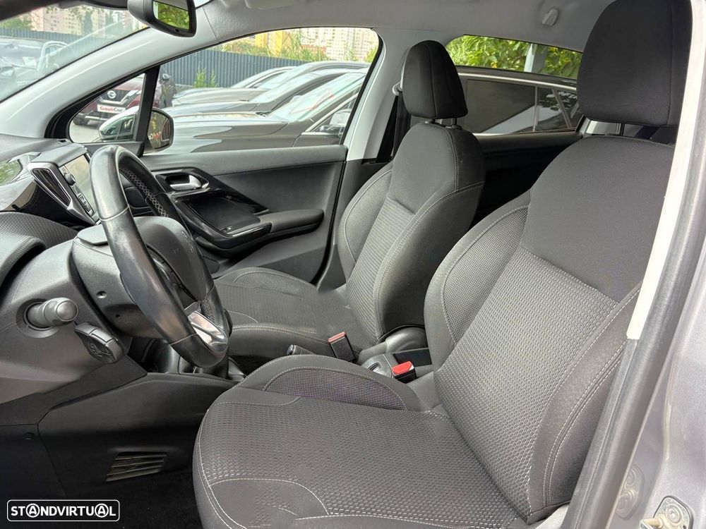 Peugeot 208 1.2 PureTech Allure - 12