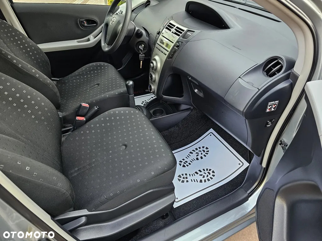 Toyota Yaris 1.3 VVT-i Sol - 28