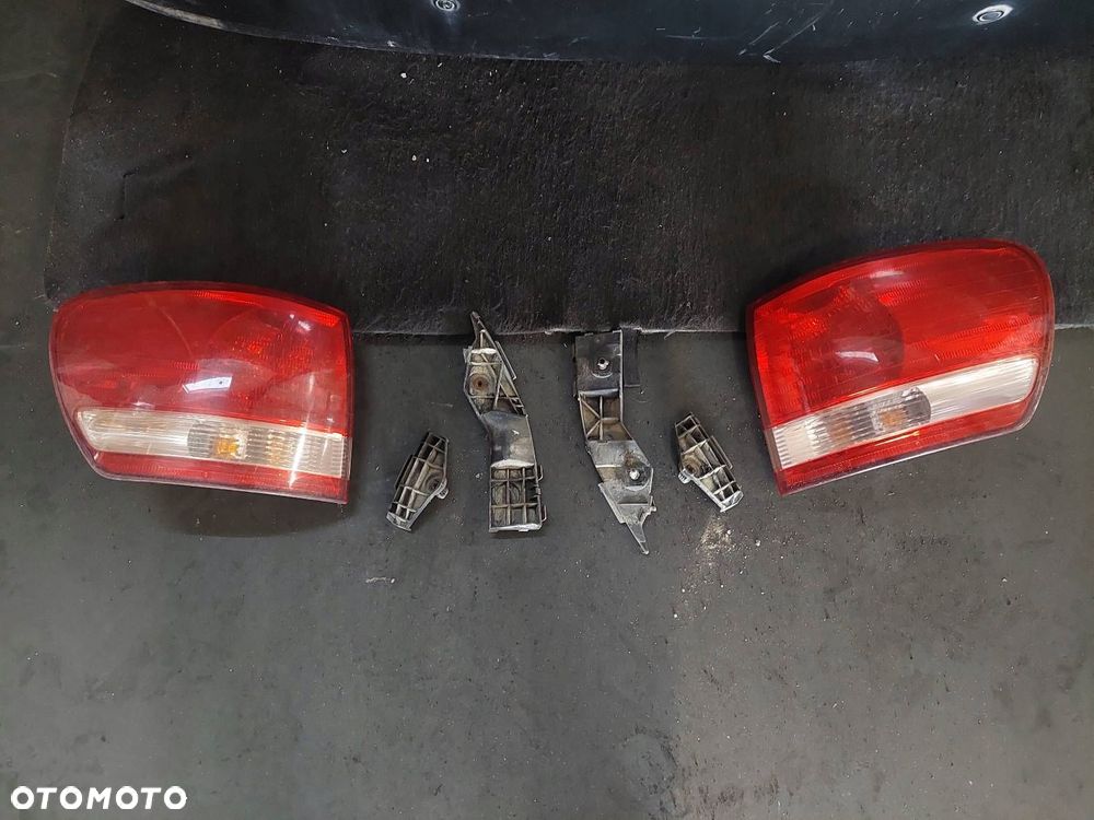 KOMPLETNY TYŁ KLAPA BAGAŻNIKA ZDERZAK LAMPY TOYOTA AVENSIS VERSO I 1E2 - 2