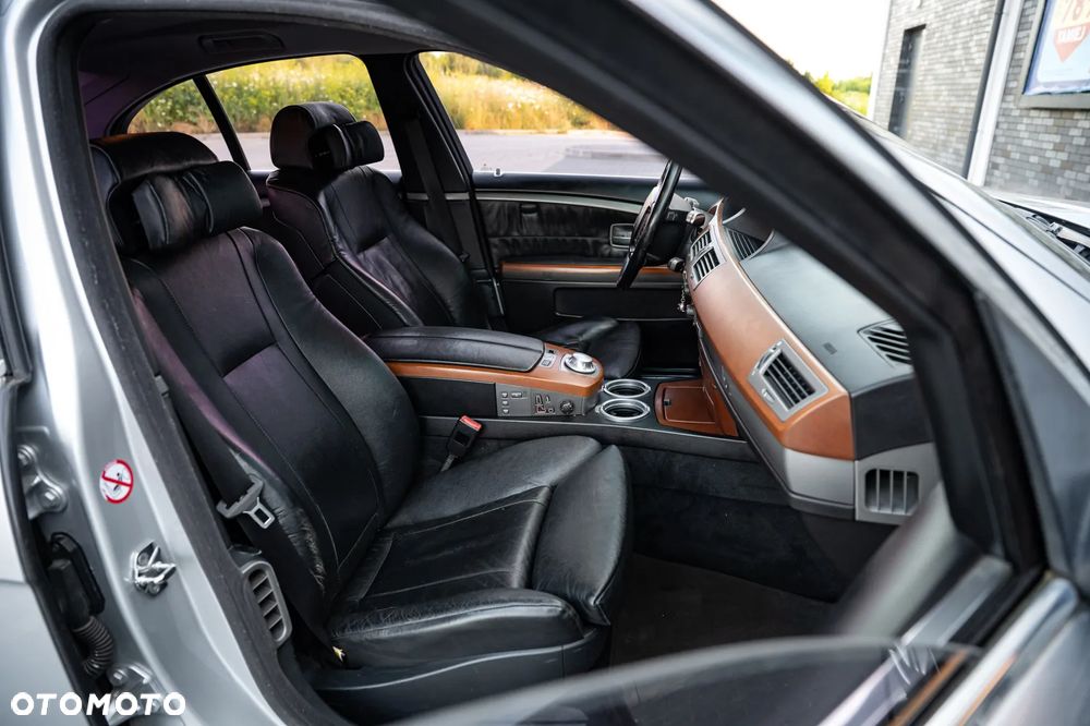 BMW Seria 7 735i - 26