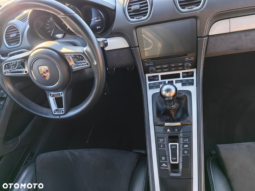 Porsche 718 Spyder - 32