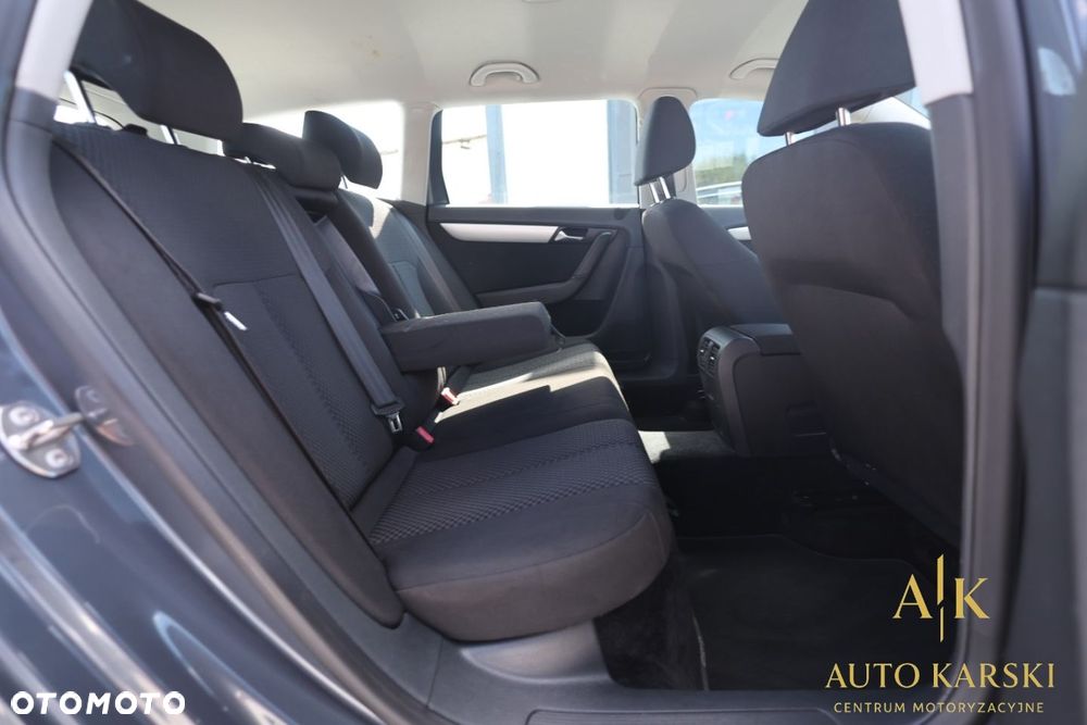 Volkswagen Passat - 36