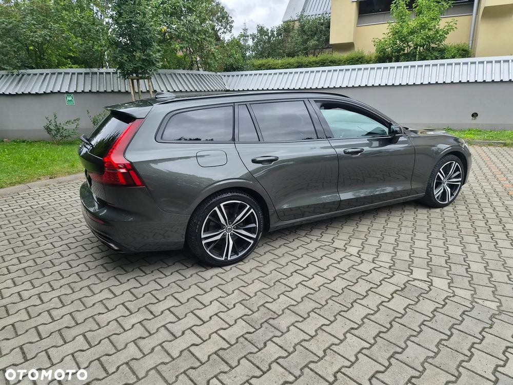 Volvo V60 T8 AWD Plug-In Hybrid R-Design - 8