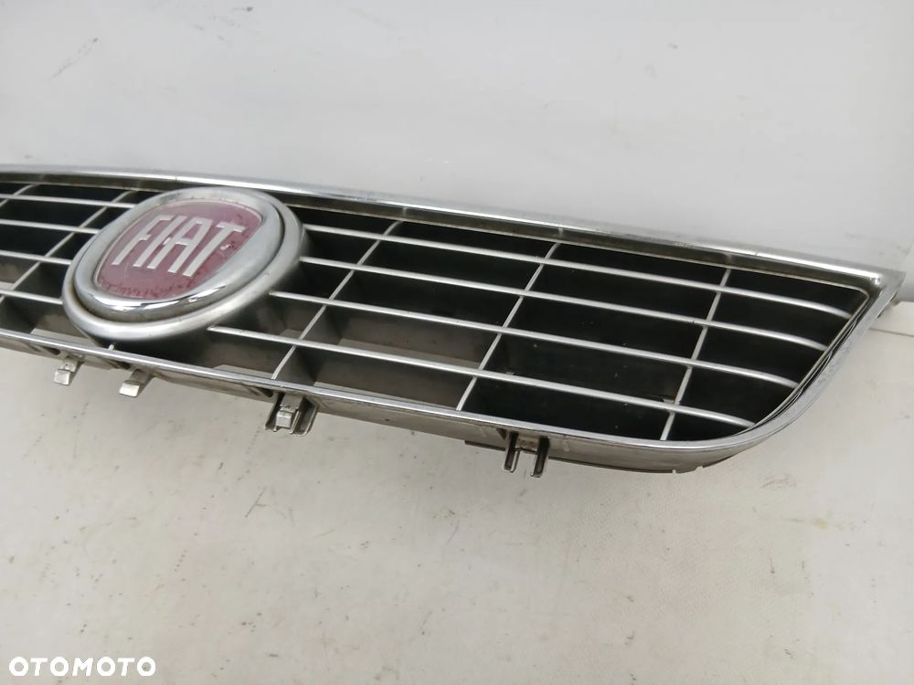 ATRAPA GRILL FIAT IDEA LIFT FL - 7