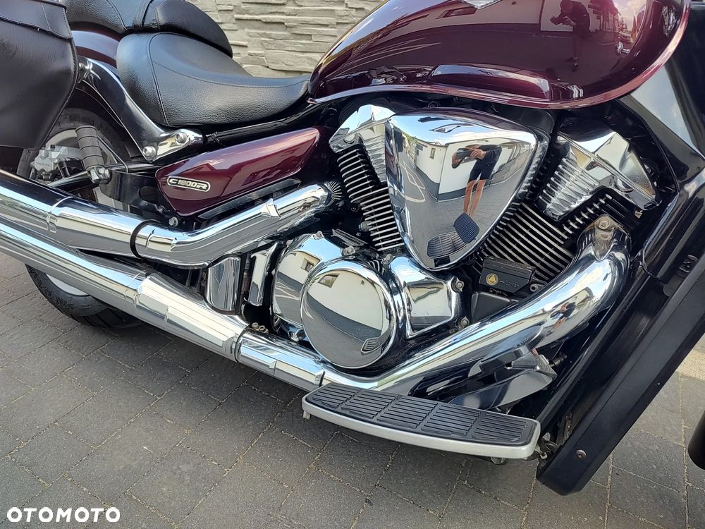 Suzuki Intruder - 8