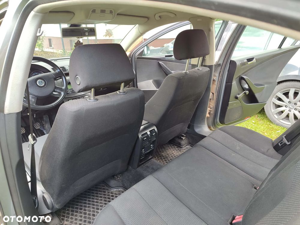 Volkswagen Passat 1.9 TDI Comfortline - 22