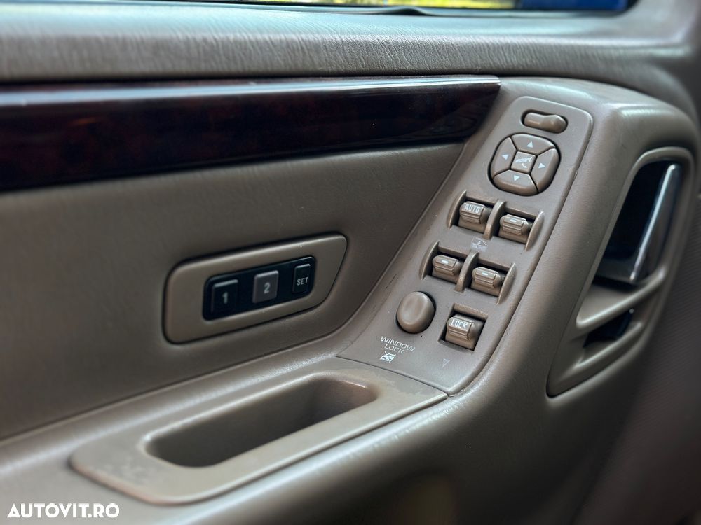 Jeep Grand Cherokee - 16