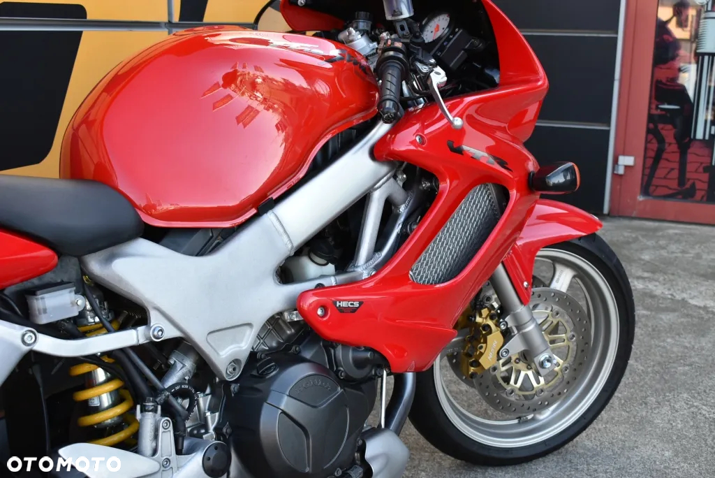 Honda VTR - 25