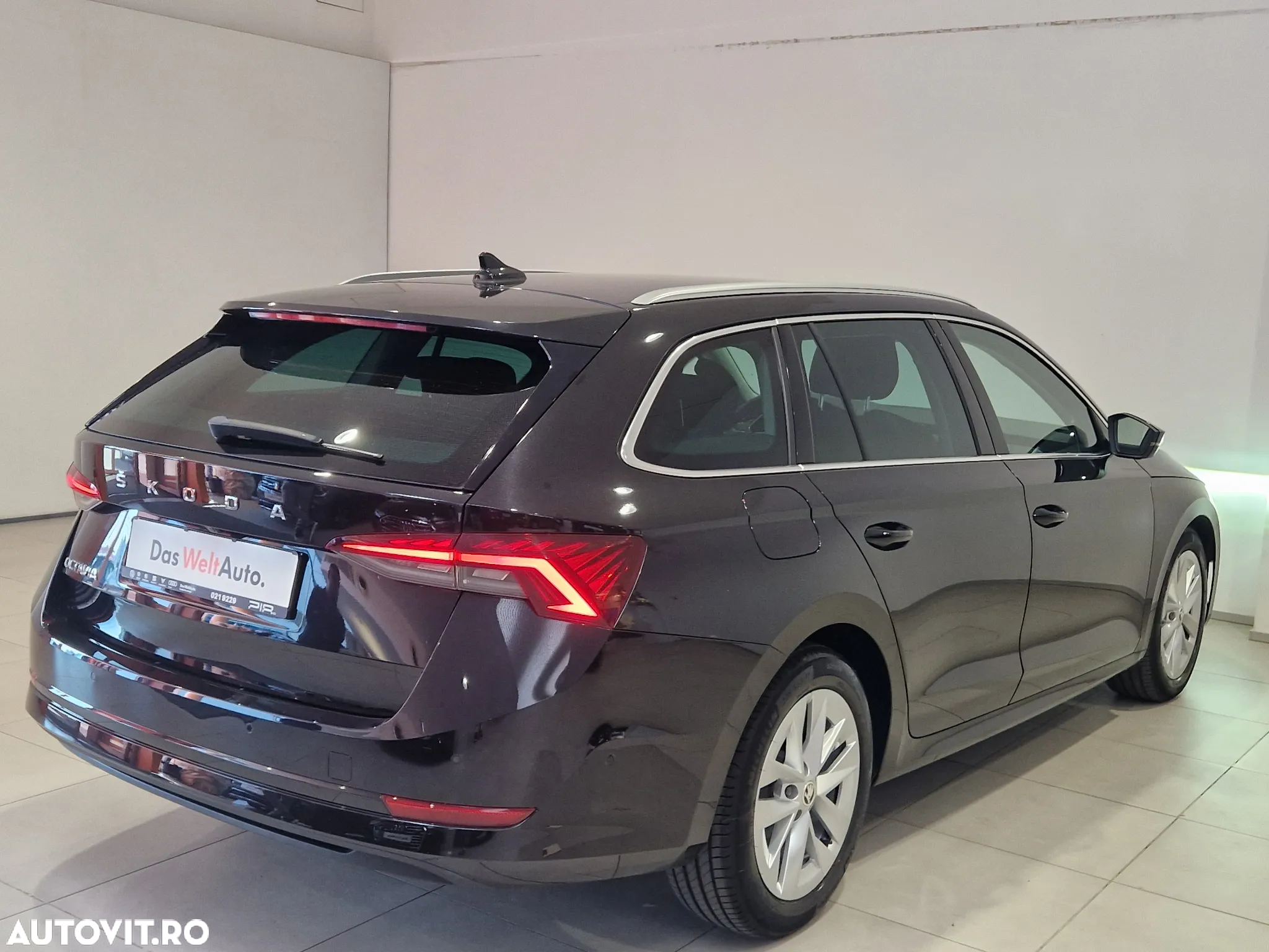 Skoda Octavia Combi 2.0 TDI DSG Premium Edition - 7