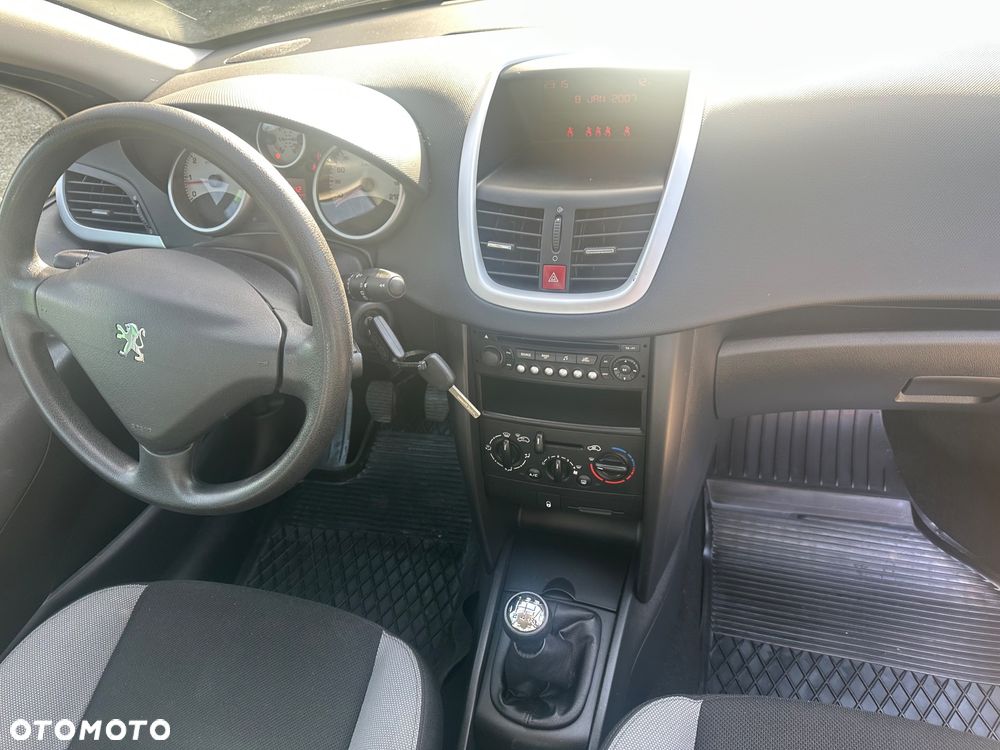 Peugeot 207 - 13