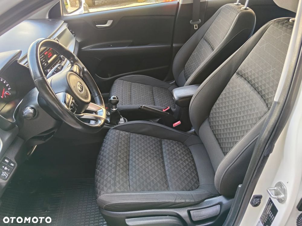 Kia Rio 1.2 Attract - 24